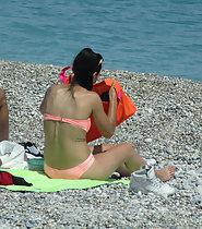 Young couple relaxes on beach