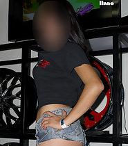 Teen girl shows ass