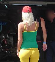 Amazing ass in yellow leggings