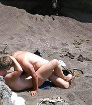 Voyeuring beach sex