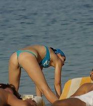 Stretchy beach girl