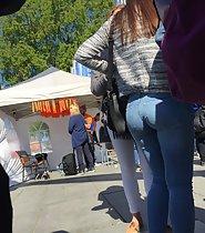 Bubbly ass squeezed in tight jeans