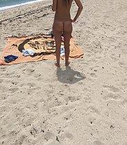 Curvy nudist woman from behind