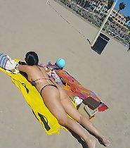 Juicy sunbathing ass in thong bikini