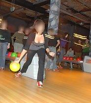 Sexy bowling babe