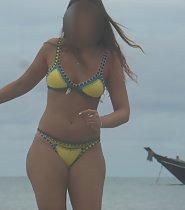 Awesome curvy beach girl
