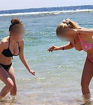 Girls pose for sexy beach vacation pics