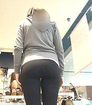 Cameltoe in teen's black tights