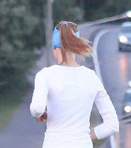 Sexy jogging chick