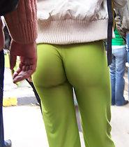 Sensational ass in fluorescent green tights