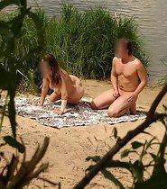 Sex spied by the lake