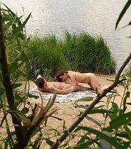 Sex spied by the lake