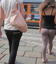 Big round teenage ass in tights