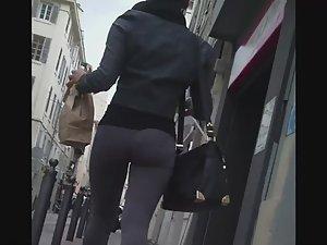 Perfect figure spotted on the street Picture 1