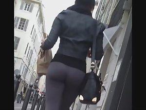 Perfect figure spotted on the street Picture 2