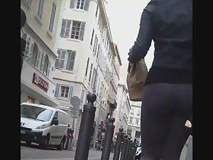 Perfect figure spotted on the street Picture 3