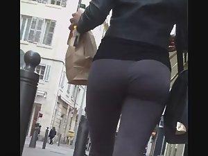 Perfect figure spotted on the street Picture 6