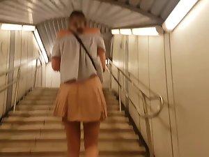 Upskirt while teen girl rushes in subway Picture 3
