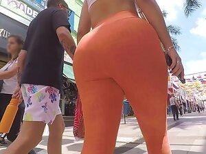 Insanely big booty in orange leggings Picture 2