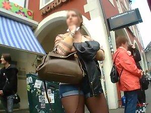 Cute girl got pantyhose under hot pants Picture 4