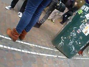 Cute girl got pantyhose under hot pants Picture 8