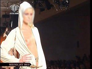 Accidentally shown nipple on the catwalk Picture 7
