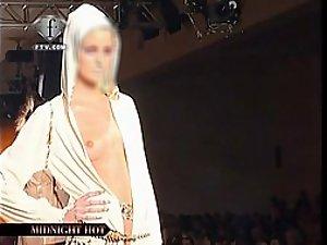 Accidentally shown nipple on the catwalk