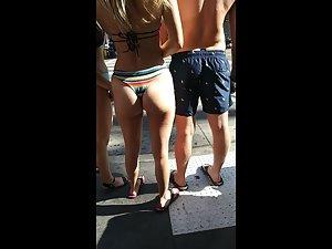 Sexy girl shamelessly shows ass in bikini on crowded street Picture 1