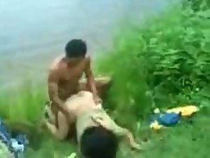 Police men busted a couple having sex Picture 1