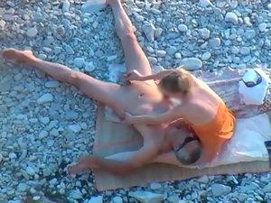 Couple having sex on the beach Picture 4