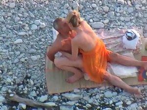 Couple having sex on the beach Picture 7