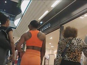Muscular and sexy black girl in mall Picture 7