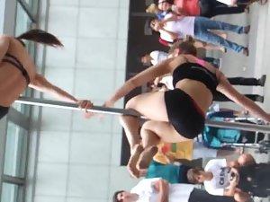 Stretchy girls showing their pole dance Picture 3
