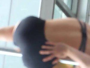 Stretchy girls showing their pole dance Picture 5