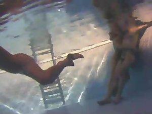 Naked girls spied from under the water Picture 4