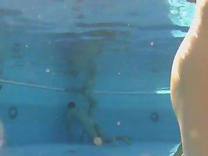 Naked girls spied from under the water Picture 5