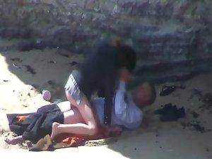 Creep up on a couple having sex Picture 6