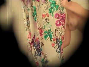 Peeping on her firm body in the shower Picture 2