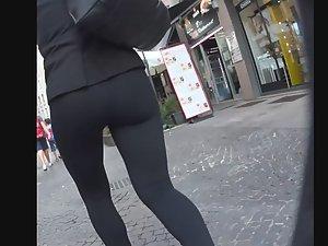 Sexy lady in black with red high heels Picture 4