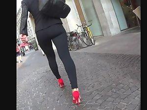Sexy lady in black with red high heels Picture 6