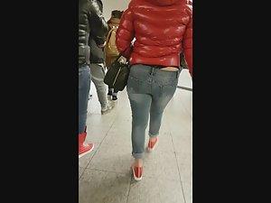 Thong slips out like a whale tail Picture 1