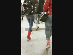 Thong slips out like a whale tail Picture 2