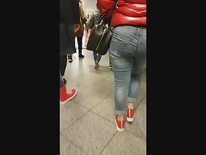 Thong slips out like a whale tail Picture 4