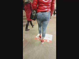 Thong slips out like a whale tail Picture 8