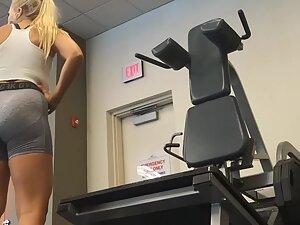 Peeping on fit blonde exercising her glutes in the gym Picture 4