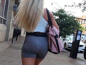 Peeping on fit blonde exercising her glutes in the gym Picture 8