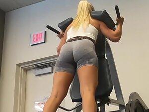Peeping on fit blonde exercising her glutes in the gym