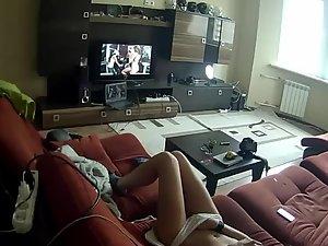 Spying a girl rubbing pussy to some porn Picture 2