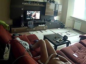 Spying a girl rubbing pussy to some porn Picture 6
