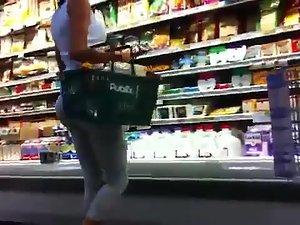 Best ass ever spied in a grocery store Picture 2